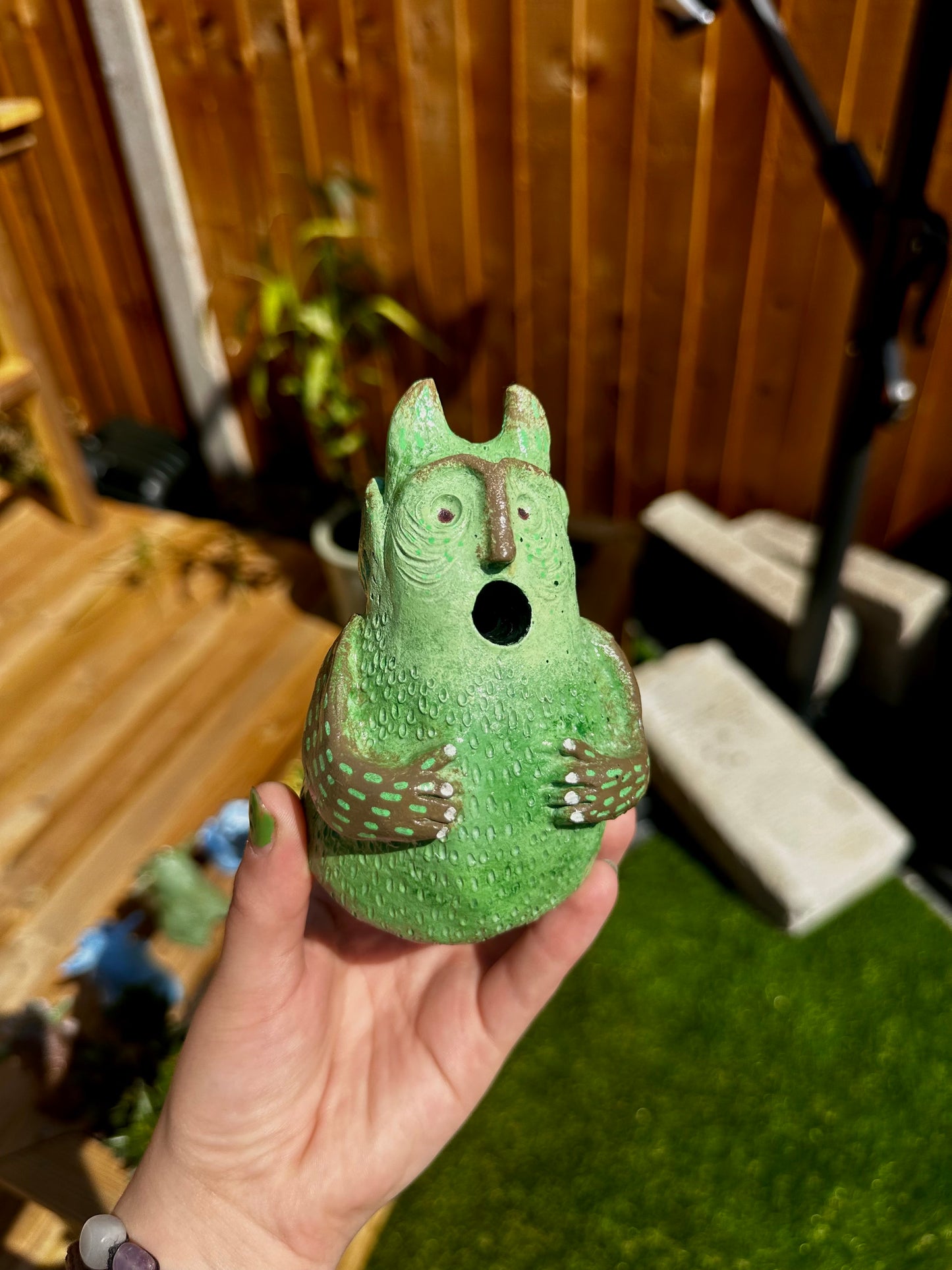 The slumping exhale incense creature.