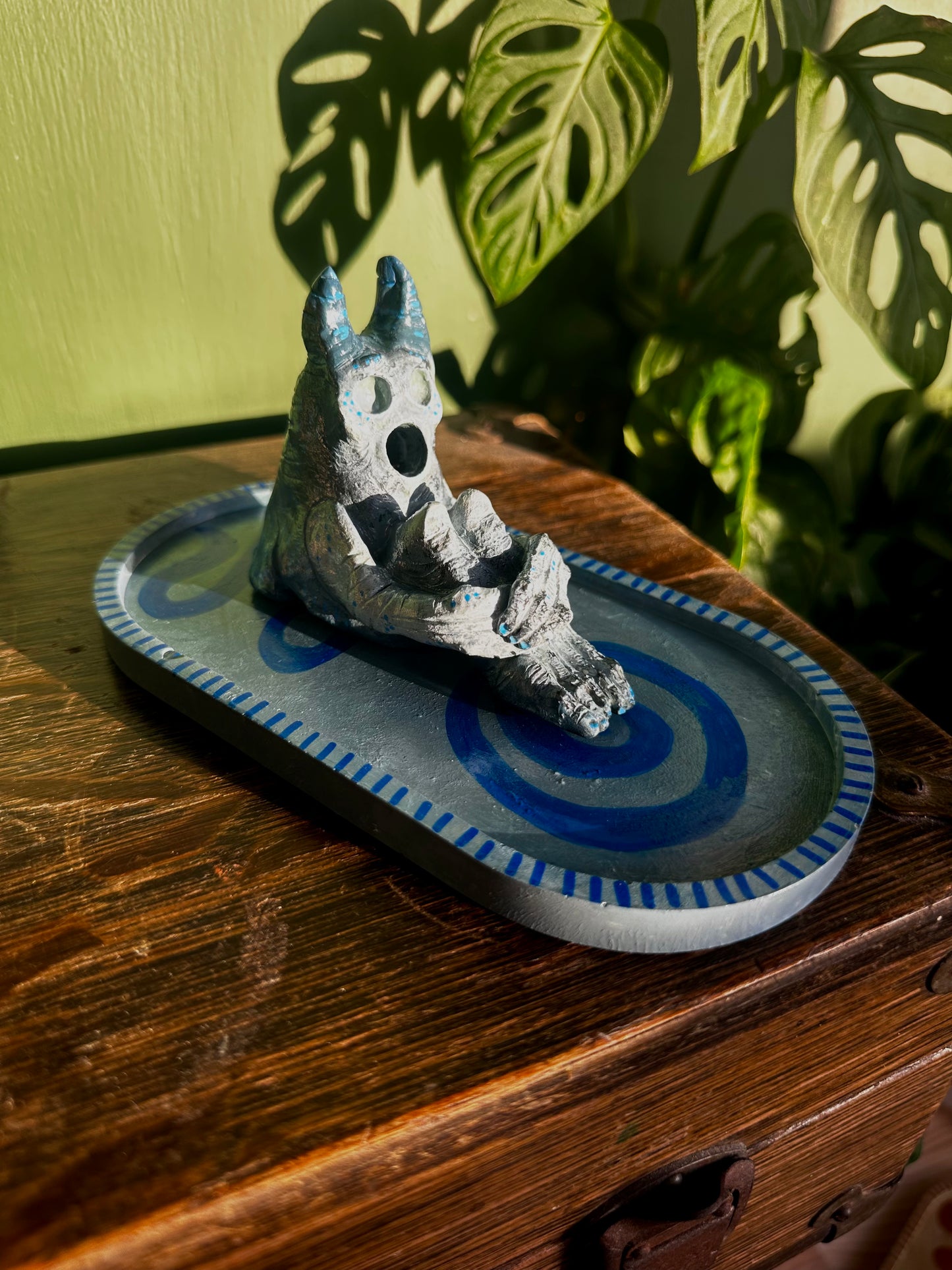 The pondering exhale incense creature.