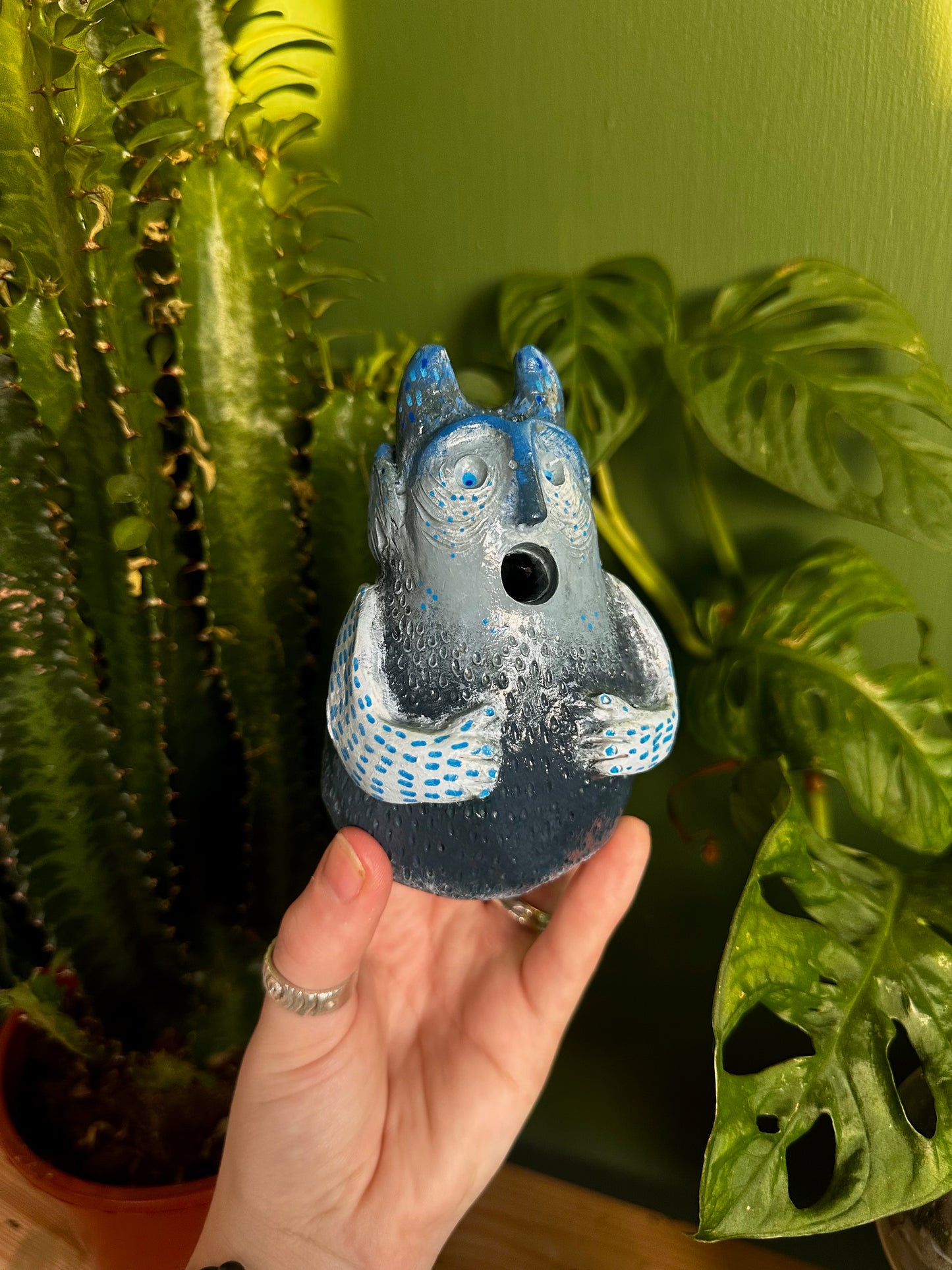 The slumping exhale incense creature.